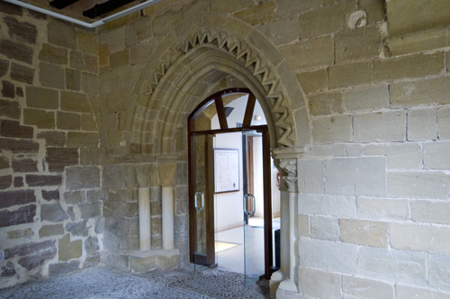 Puerta de acceso desde la portería actual al claustro de Cañas